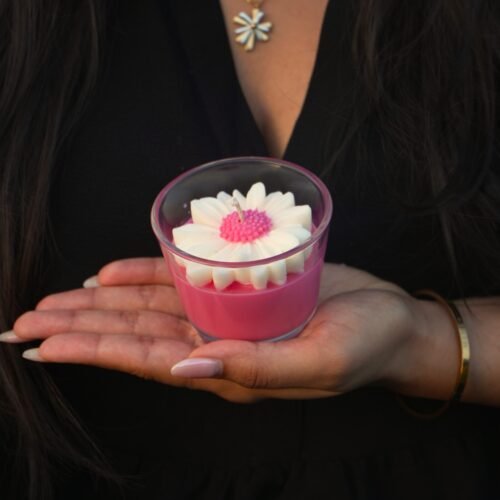 Jolly Jingle Jaśmin - front view - handpoured vegan soy candle by Janki Candles | Jolly Jingle Jaśmin - widok z przodu - ręcznie lana wegańska świeca sojowa Janki Candles