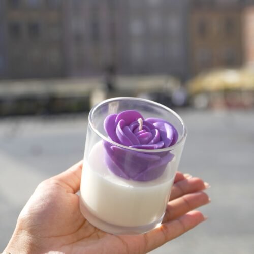 Velvet Rose Lawenda - side view - handpoured vegan soy candle by Janki Candles | Velvet Rose Lawenda - widok z boku - ręcznie lana wegańska świeca sojowa Janki Candles