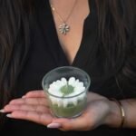 Jolly Jingle Sandałowiec & Wanilia - front view - handpoured vegan soy candle by Janki Candles | Jolly Jingle Sandałowiec & Wanilia - widok z przodu - ręcznie lana wegańska świeca sojowa Janki Candles